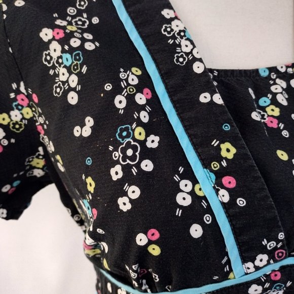 Cherokee Studio Black Floral Back Tie Scrub Top - Picture 14 of 14